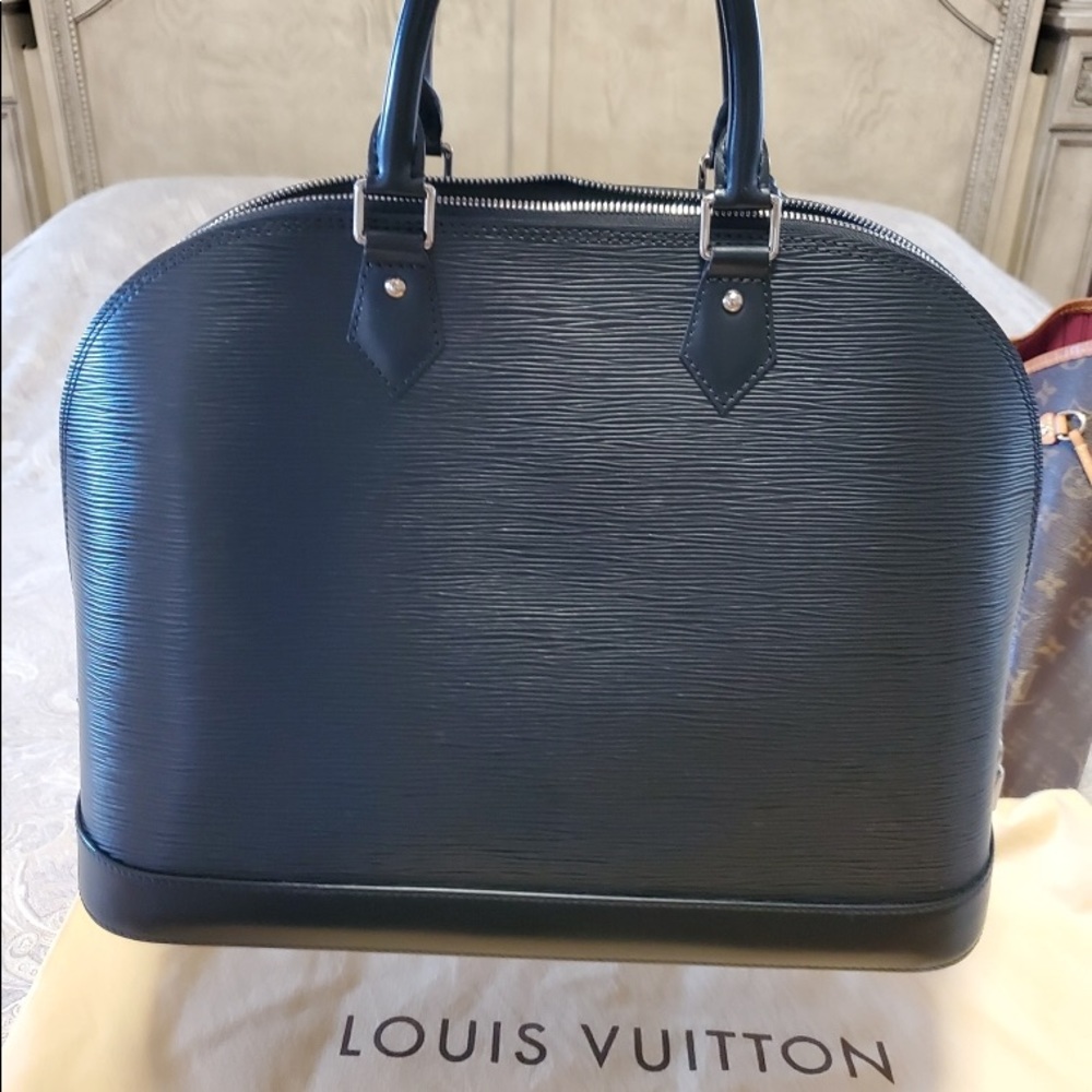 Louis Vuitton Alma Gm Black Epi Leather